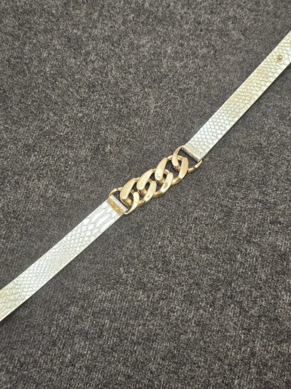 Vintage-Style Adjustable Silver Belt with Snap Closures – Retro Metallic Waist C